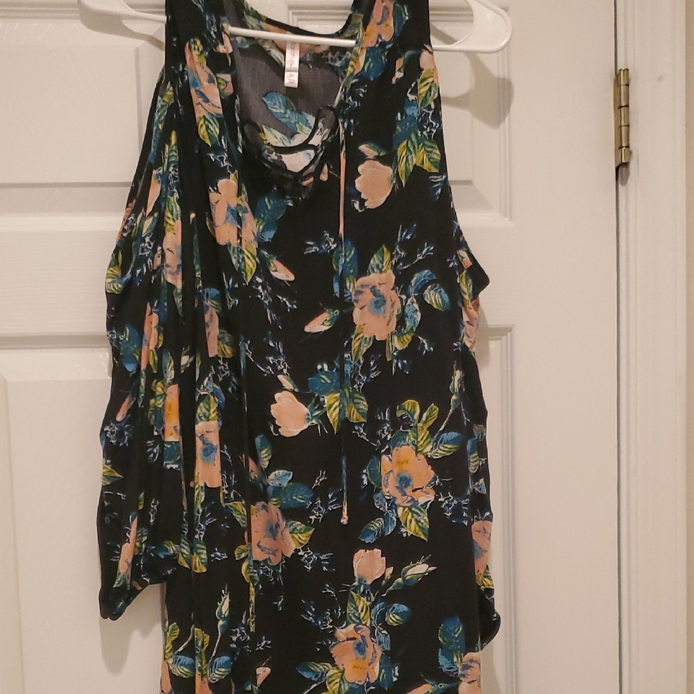 Floral Cold-Shoulder Tank Top in Black and Peach